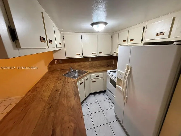 2560 W 53rd St #502 — Photo 7