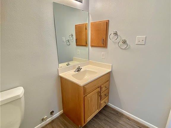 4th image of 4110 Woodcrest Dr