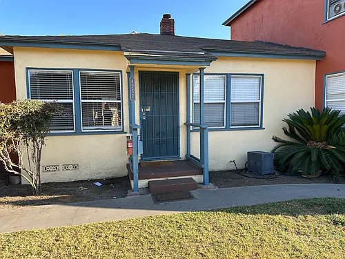 4257 N Bellflower Blvd Photo 1
