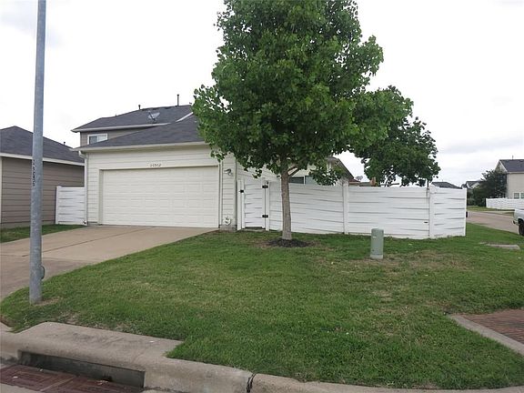 3rd image of 20502 Providence Point Dr