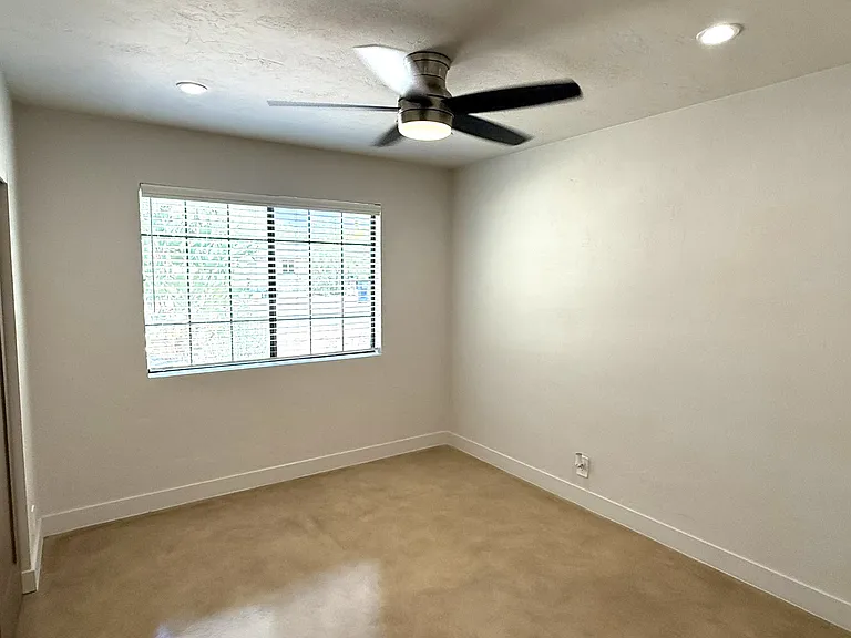 426 S Stratford Dr — Photo 16