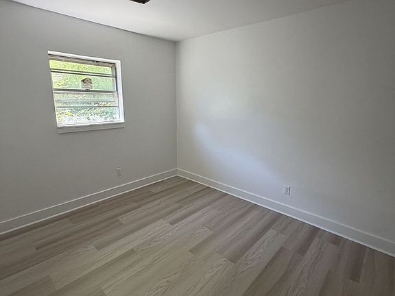 3rd image of 3482 Lamphier Ave