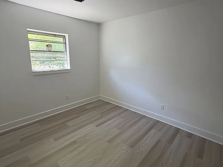3482 Lamphier Ave — Photo 3
