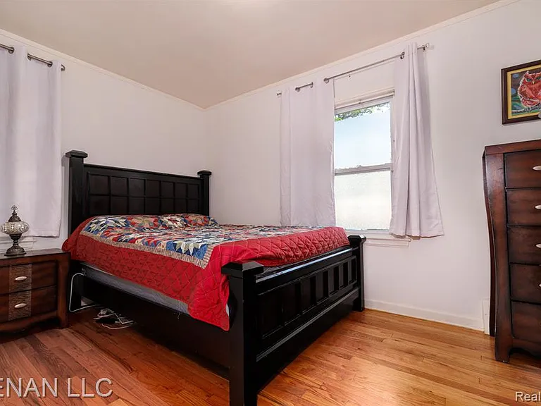 6001 Warwick St — Photo 24