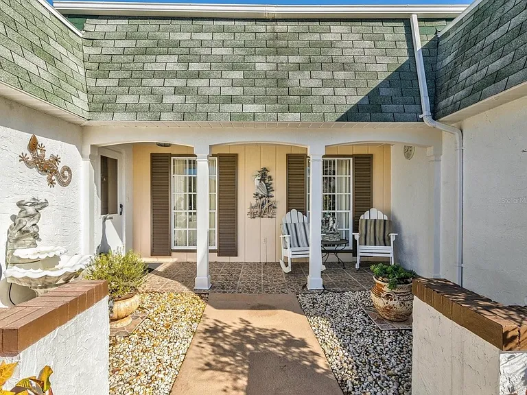 3708 Springfield Dr — Photo 2