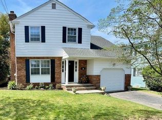 37 9th St, Locust Valley, NY 11560