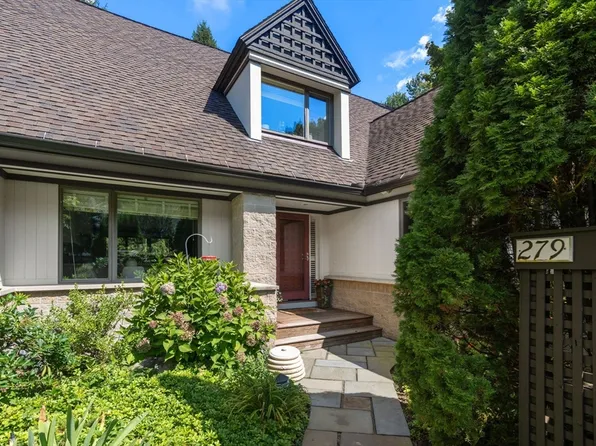 279 Nahanton St Unit 279, Newton Center, MA 02459