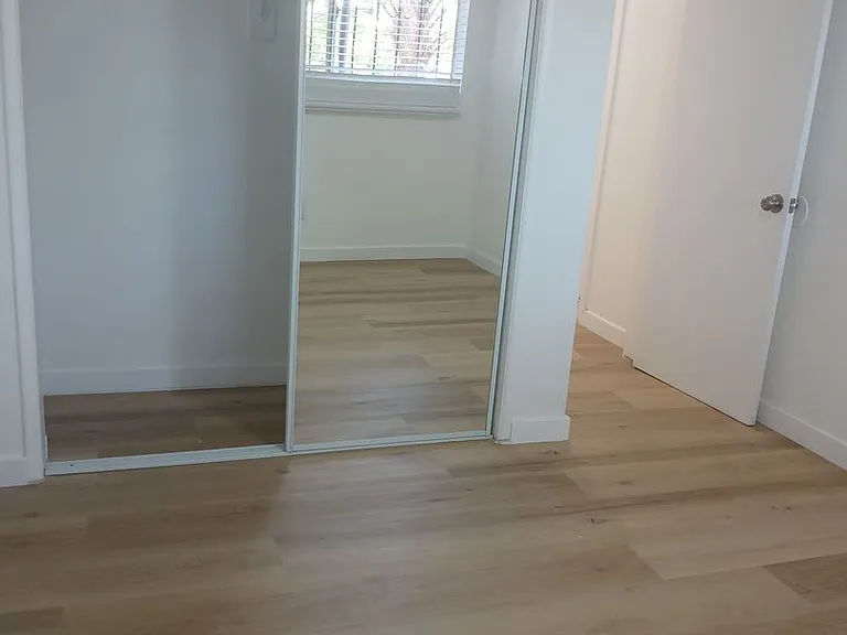 610 E Hyde Park Blvd — Photo 6