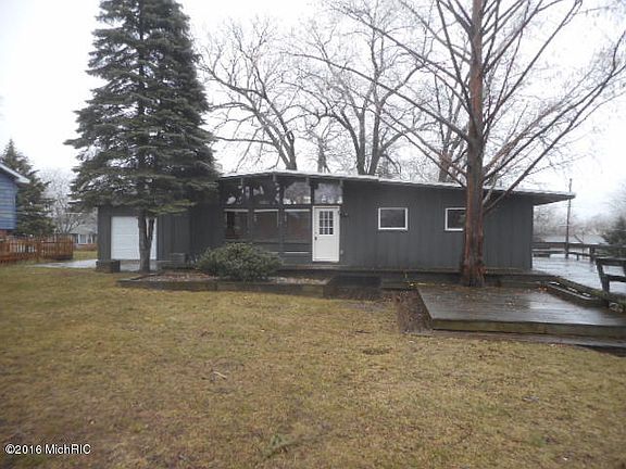 2nd image of 8317 Courtland Dr NE