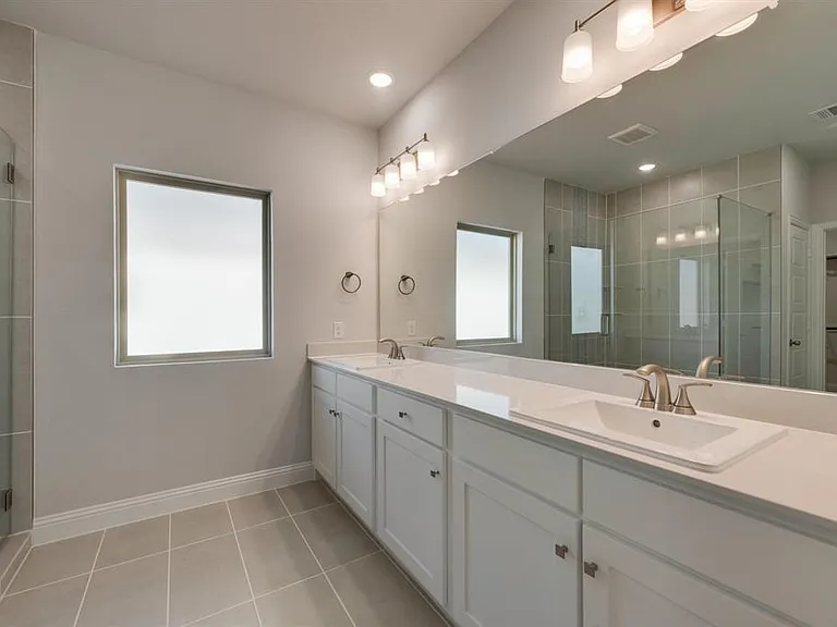 7005 Sunset Blvd — Photo 22