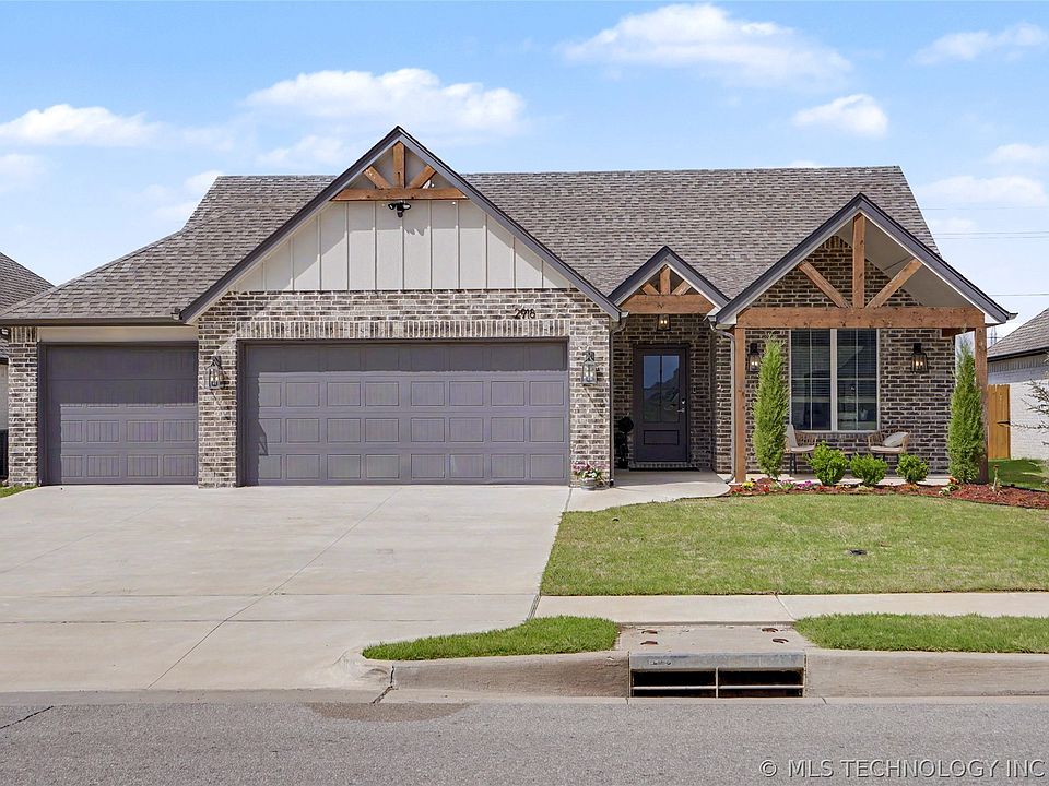 1st image of 2918 E Rockford Pl