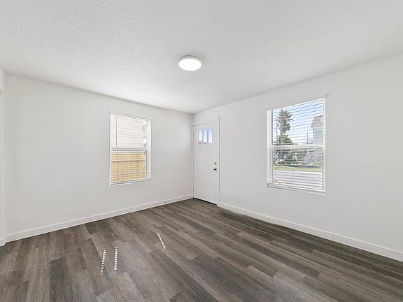 4th image of 712 38th St