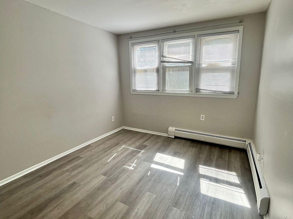 2nd image of 596 W Side Ave #8