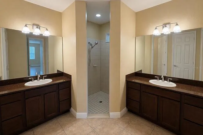 3700 Paradiso Cir — Photo 34