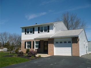 51 Walnut Ln, Bechtelsville, PA