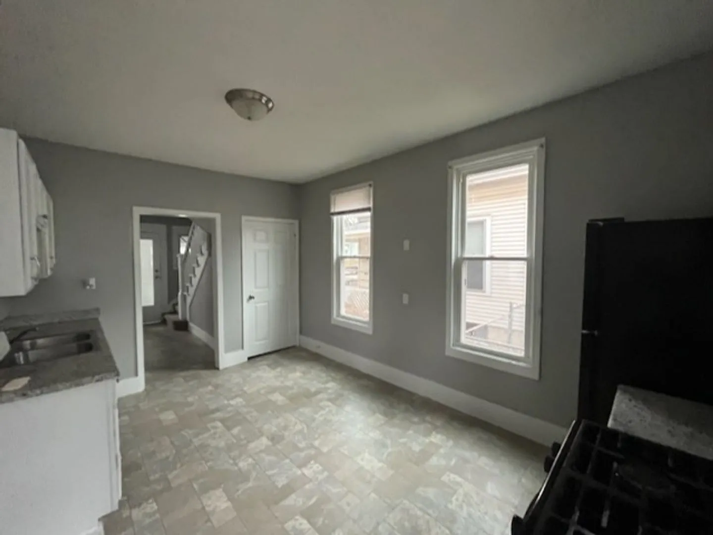 Nice 2 Bedroom 1 Bath House with Garage in Davenport — Photo 4
