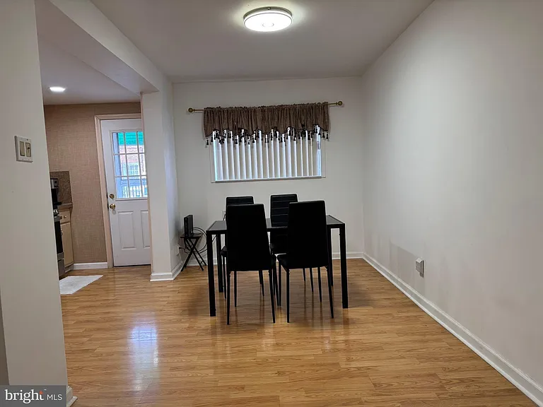 2726 S 8th St — Photo 12