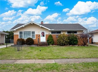 397 E Parkleigh Dr, Seven Hills, OH