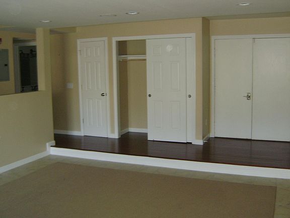 4th image of 125 Van Zandt Ave APT 105