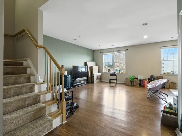 1201 Summit Avenue 402 image 1 of 19