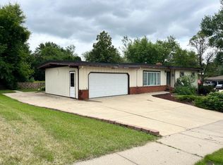 1804 8th St NW, Minot, ND 58703