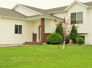 1690 Oakwood Dr, West Fargo, ND 58078
