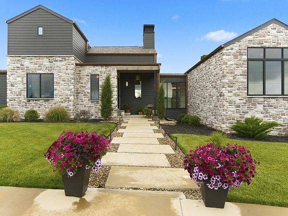 4th image of 269 E Wisteria Lane