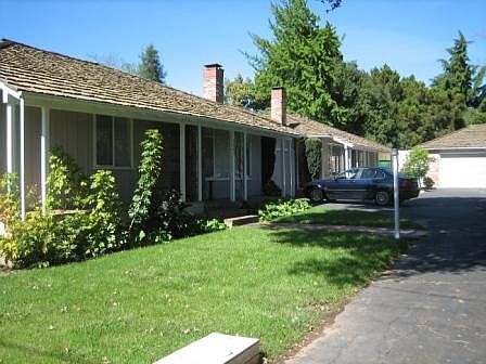 1st image of 2067 Oakwood Dr