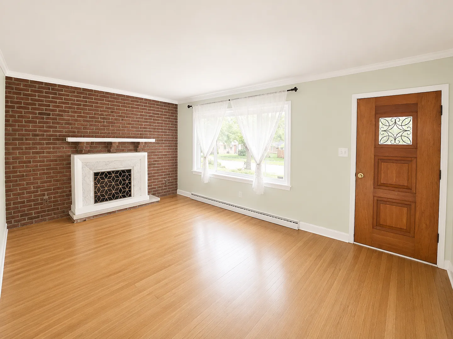Huge Renovated 3 Bedroom house in hikespoint! — Photo 2