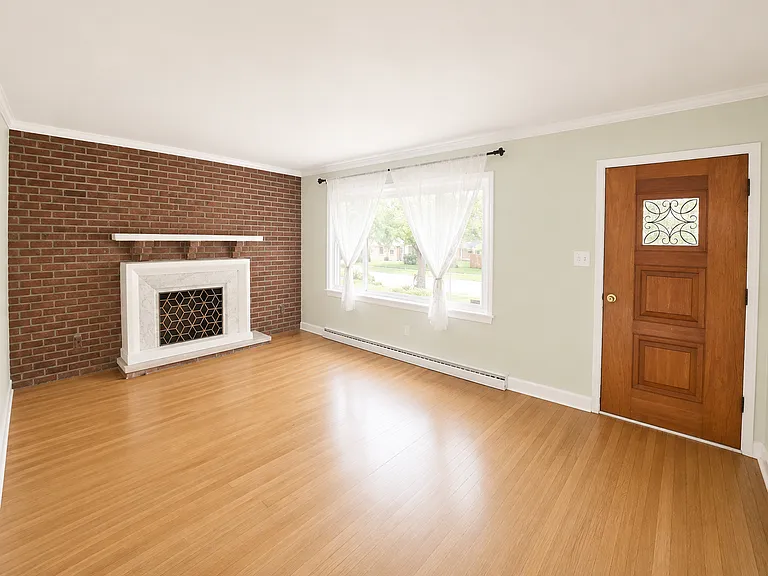 3931 Manner Dale Dr — Photo 2