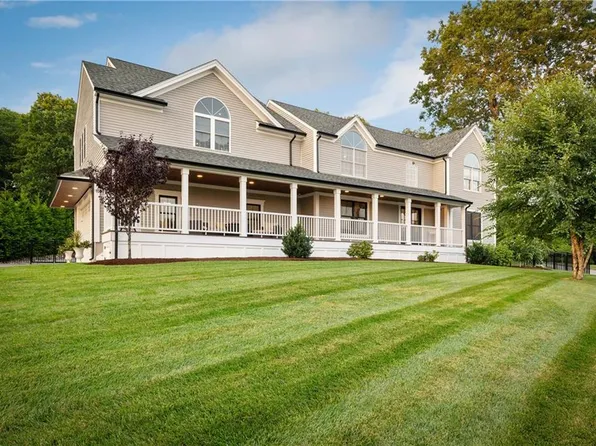 1 Jasons Grant Dr, Cumberland, RI 02864