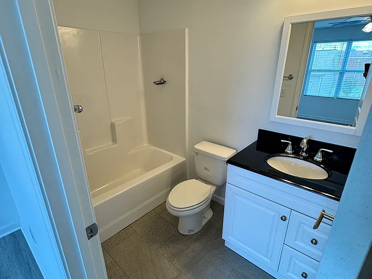 1561 14th Ave NE #B — Photo 14