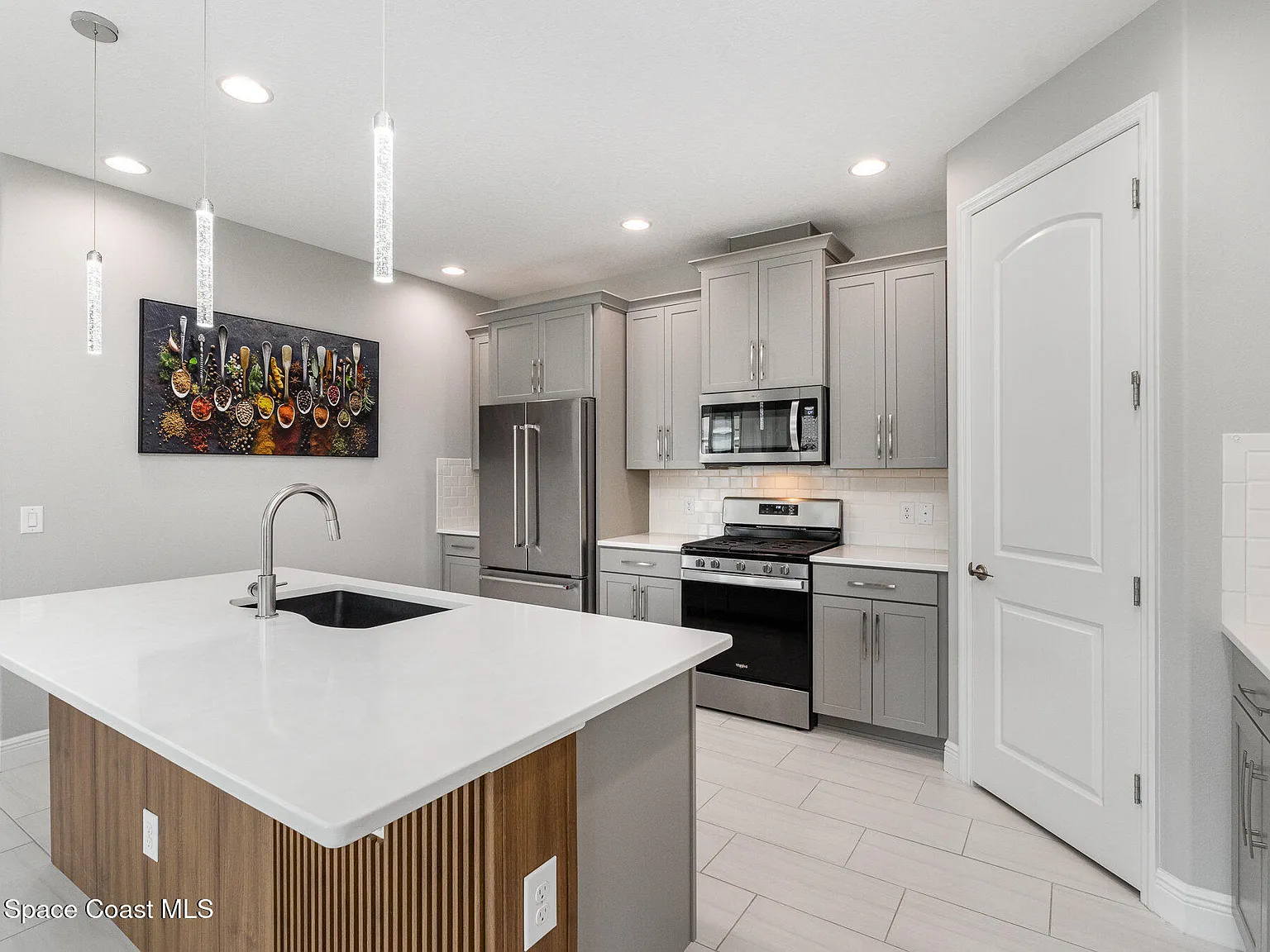 4 bed, 3.0 bath, 2483 sqft, $4,000 — Photo 4