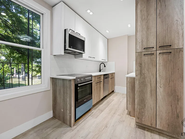 739 6th Ave #2B — Photo 3