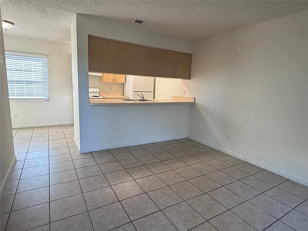 1 bed, 1.0 bath, 700 sqft, $900 — Photo 3