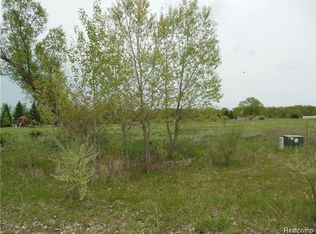 7136 Ira Ln, Howell, MI 48855