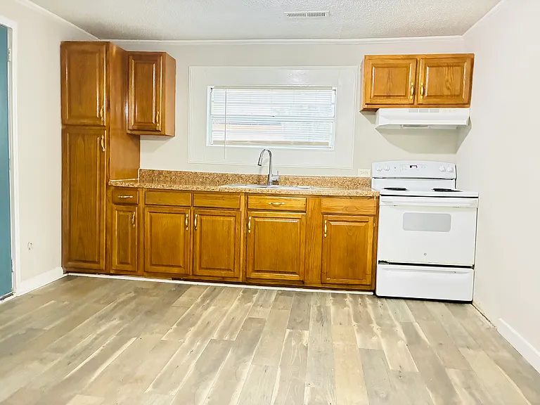 514 S Maple St — Photo 5