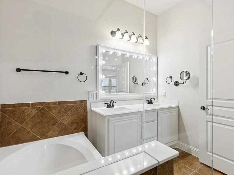 512 Eastbrook Dr — Photo 20
