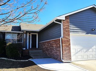 1722 N Pear Tree Ct, Andover, KS 67002