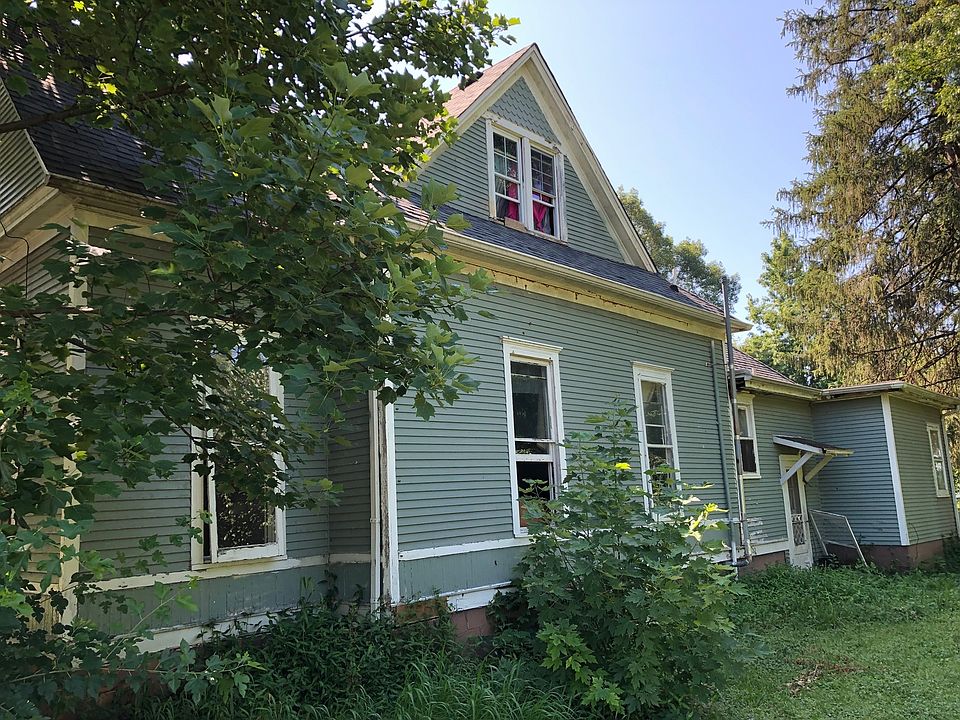 2nd image of 271 W Main St