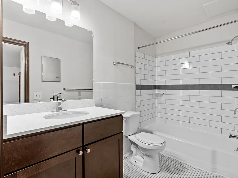 Lake Street Manor — Photo 33