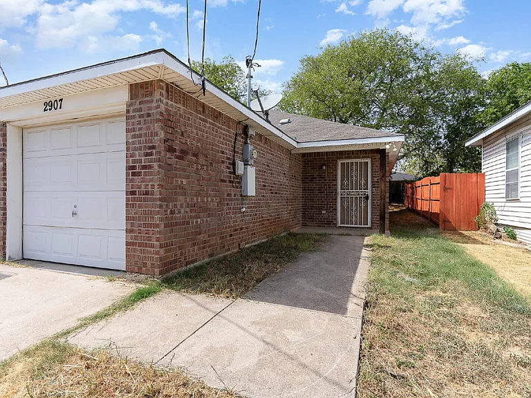 2907 La Salle St — Photo 13