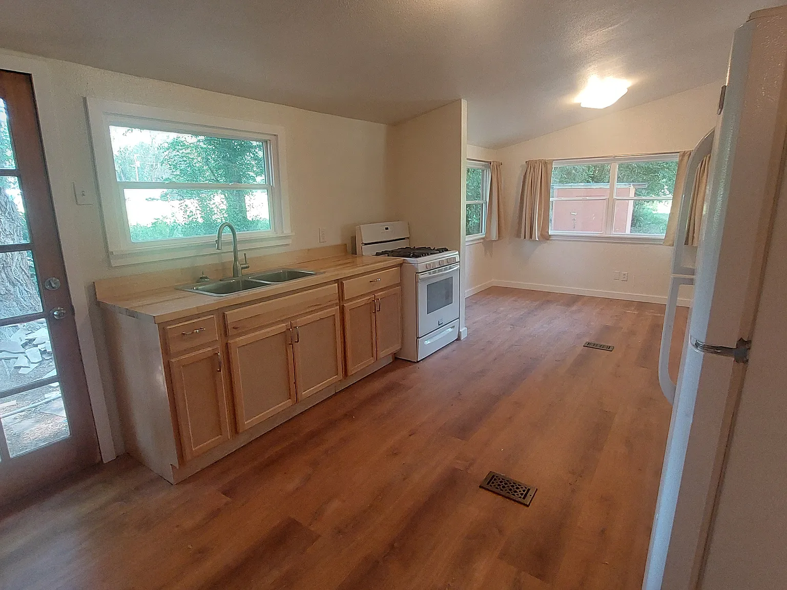 1 bed, 1000 sqft, $1,600 — Photo 2