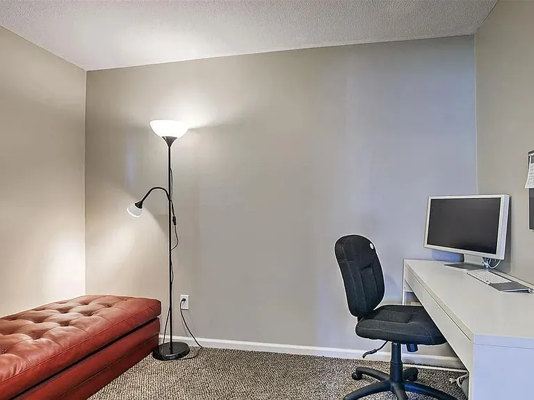 1901 Manor Ct — Photo 18