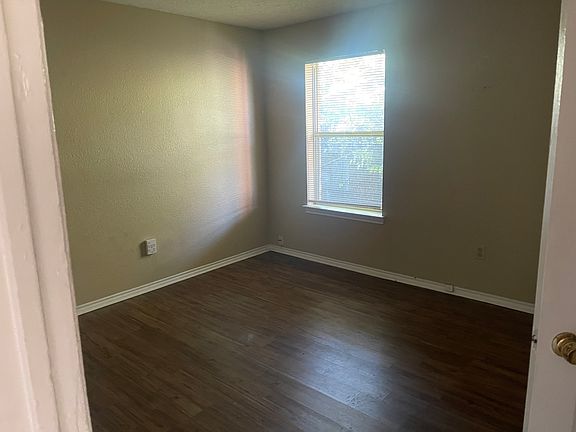 4th image of 3419 Republic Dr
