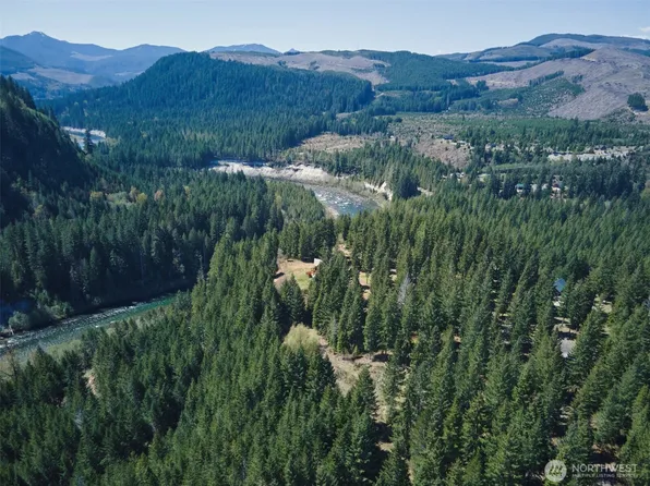 1 Loowit Lane, Cougar, WA 98616