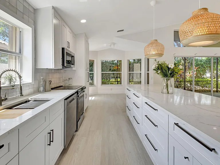 11287 Vivero Ave — Photo 4