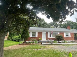 560 Greenwood Rd, Winchester, VA 22602