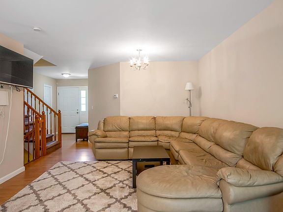 5th image of 190 Sara Ln Unit 7B
