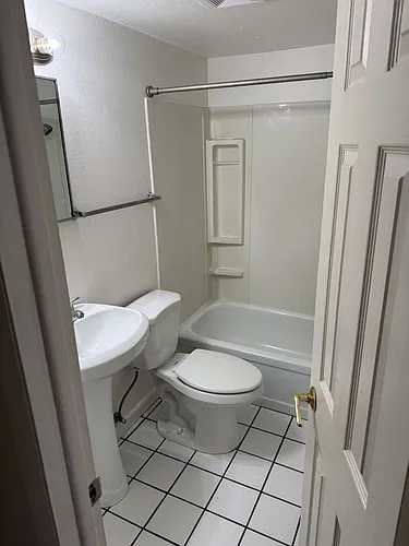 1152 York St #D Photo 1